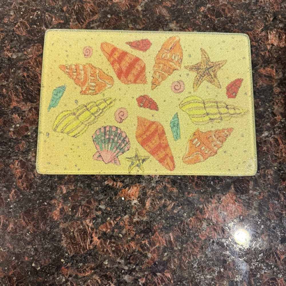 Temp-tations by Tara 3-Qt Covered Casserole – Summer Shells – NEW w/ Trivet - Picture 10 of 12